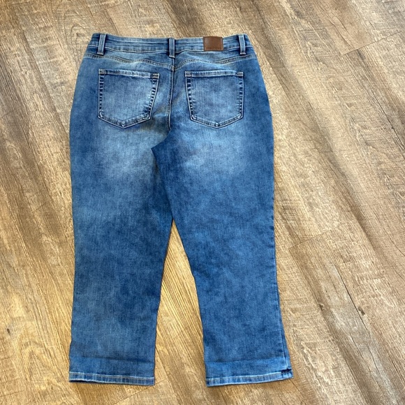 Maurices midrise cropped jeans - Picture 3 of 5